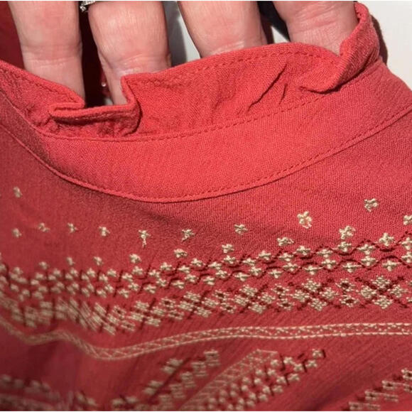 Torrid Crinkle Gauze Embroidered Peasant Blouse Top NWT 1 1X - Picture 3 of 6